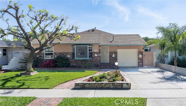 Detail Gallery Image 5 of 38 For 2404 W Ash Ave, Fullerton,  CA 92833 - 3 Beds | 2 Baths