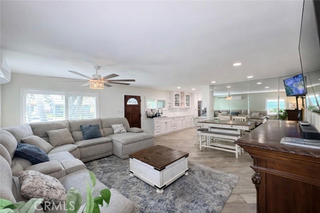 Detail Gallery Image 3 of 26 For 161 W Harcourt St, Long Beach,  CA 90805 - – Beds | – Baths