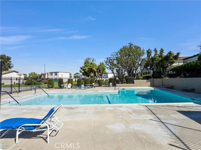 Detail Gallery Image 6 of 10 For 8122 Firth Green, Buena Park,  CA 90621 - 4 Beds | 2/1 Baths