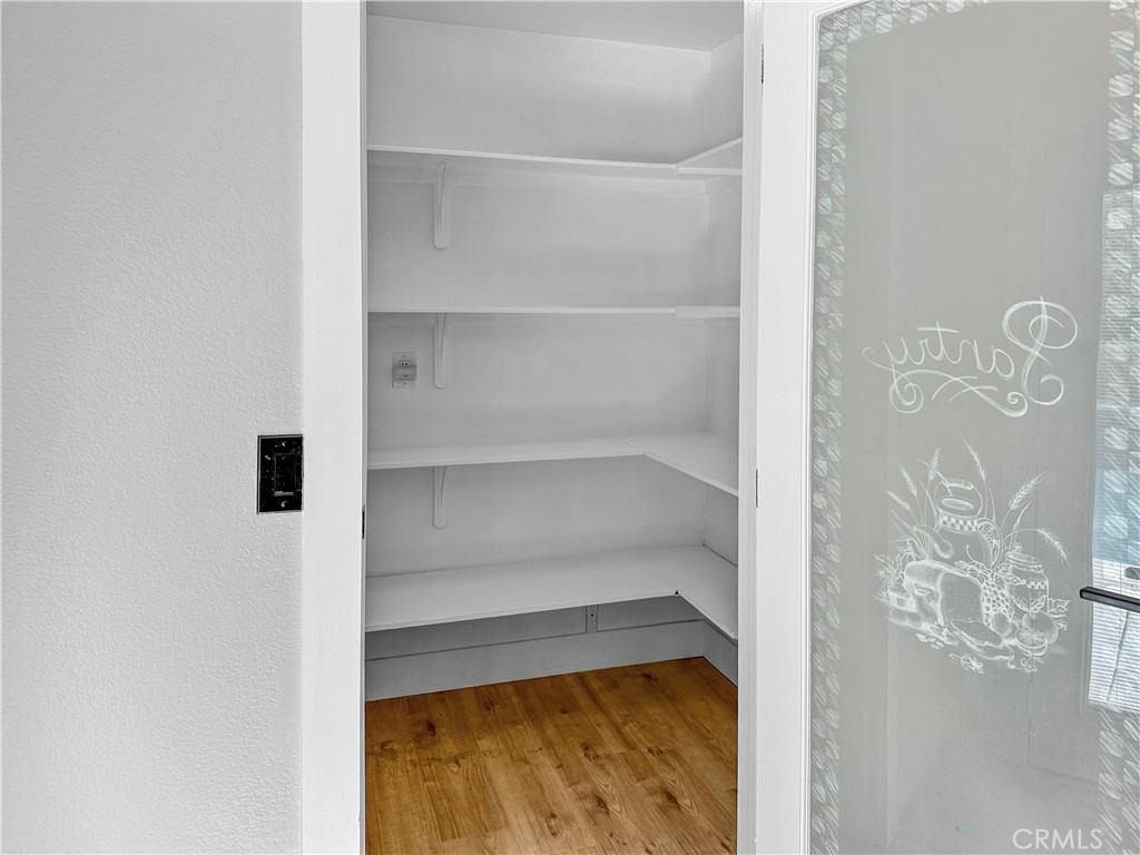 https://media.crmls.org/medias/2011eb91-8ede-4388-bbbc-1d00601f82be.jpg?preset=X-Large
