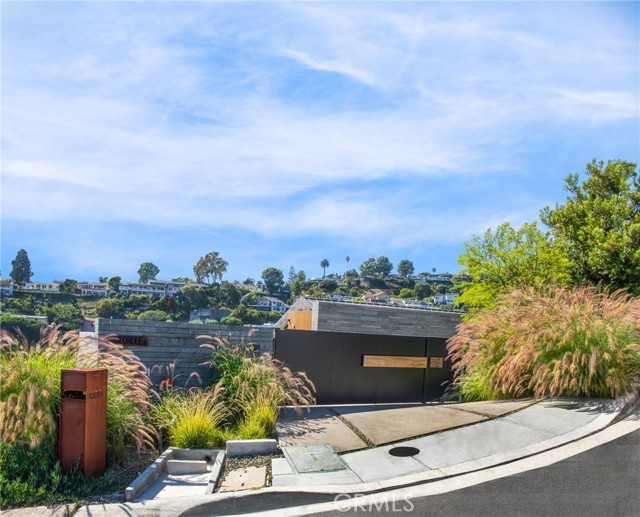 1000 Oriole Drive, Laguna Beach CA: https://media.crmls.org/medias/20127a43-eaa3-4a19-b48e-691b5d016d9c.jpg