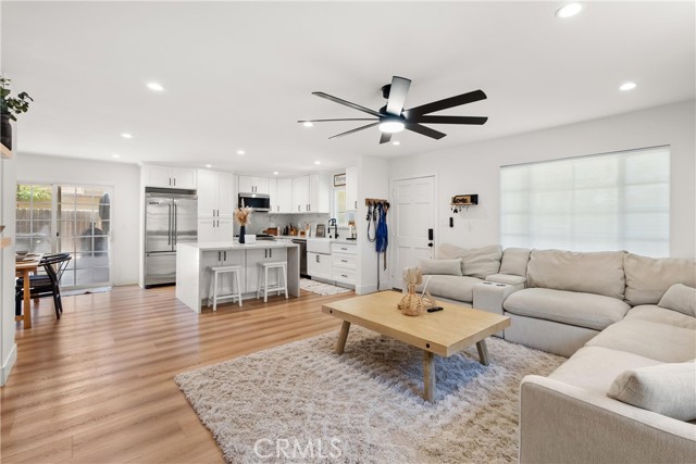 10171 Kukui Drive, Huntington Beach CA: https://media.crmls.org/medias/2012d4c8-d0ea-4ea9-9bba-f5353fa66ff2.jpg
