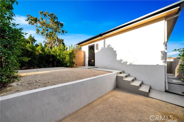 2605 N Poinsettia Avenue, Manhattan Beach CA: https://media.crmls.org/medias/20136f48-de94-49d4-8e27-c70a67ba048c.jpg