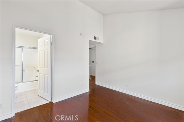 147 West Acacia, 122 photo 11
