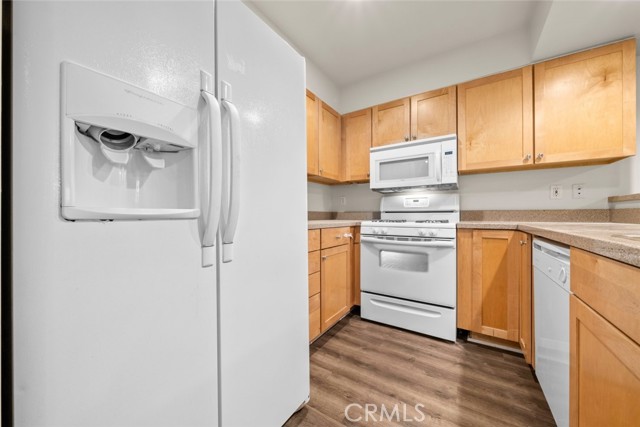 Detail Gallery Image 13 of 35 For 112 S Roosevelt Ave #102,  Pasadena,  CA 91107 - 3 Beds | 2/1 Baths