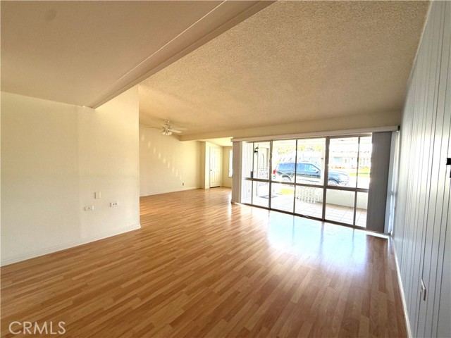 Detail Gallery Image 7 of 12 For 1642 Merion Way, M2-40i, Seal Beach,  CA 90740 - 2 Beds | 1 Baths