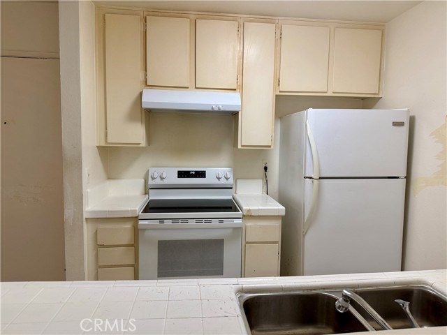 5460 White Oak Avenue, Encino CA: https://media.crmls.org/medias/20155e13-55fb-4f15-a8a0-d023140ba318.jpg