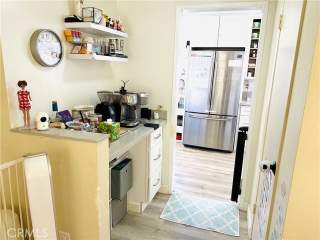 300 N Isabel Street, Glendale CA: https://media.crmls.org/medias/20158517-2829-4e43-9583-80d3f0368cf2.jpg