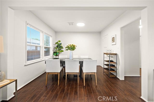 Detail Gallery Image 12 of 49 For 5052 Newcastle, Encino,  CA 91316 - 3 Beds | 2 Baths