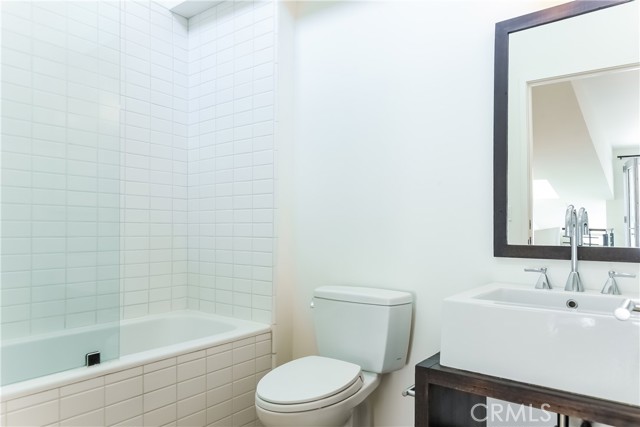 Detail Gallery Image 18 of 31 For 940 E 2nd St #20,  Los Angeles,  CA 90012 - 2 Beds | 2/1 Baths