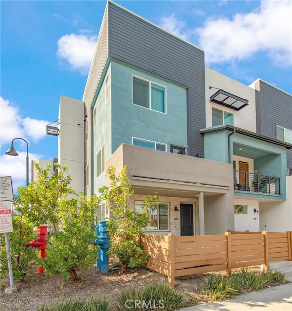 Detail Gallery Image 2 of 27 For 824 S Harbor Blvd, Santa Ana,  CA 92704 - 4 Beds | 3 Baths