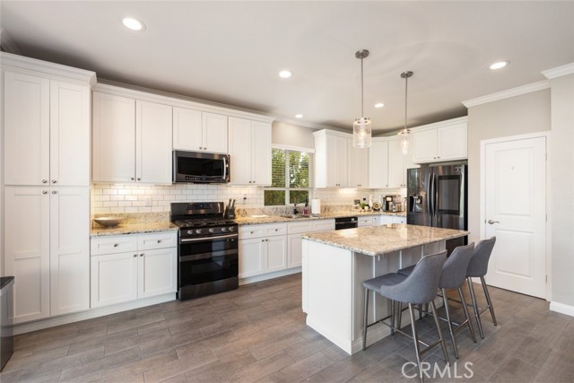 Detail Gallery Image 7 of 55 For 33032 Canopy Ln, Lake Elsinore,  CA 92532 - 4 Beds | 2/1 Baths