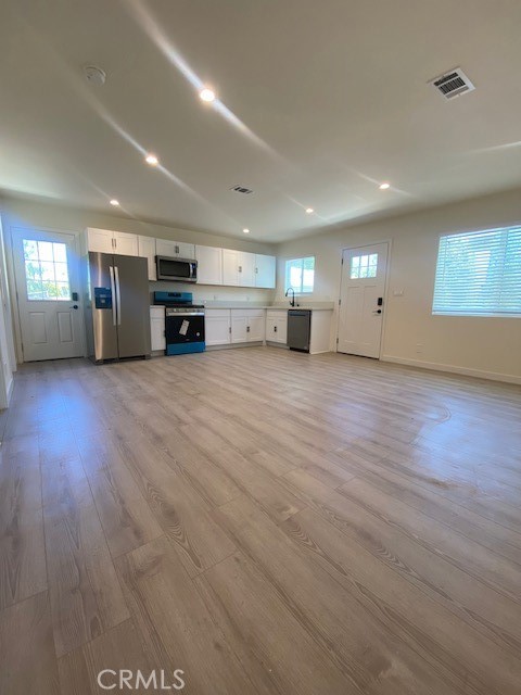 Detail Gallery Image 4 of 13 For 7713 Woodhall Ave, Canoga Park,  CA 91304 - 1 Beds | 1 Baths