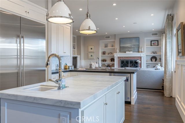 1930 Port Bishop Place, Newport Beach CA: https://media.crmls.org/medias/2019b7e1-beff-479e-a37a-bbd045b2c980.jpg
