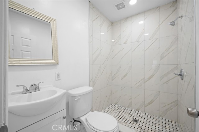 8302 Webb Avenue, Sun Valley CA: https://media.crmls.org/medias/201a34bb-ea87-4766-b73b-df0cb51c73f4.jpg