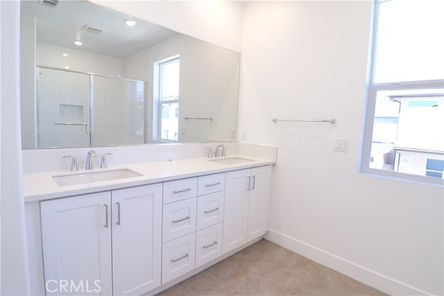 Detail Gallery Image 13 of 26 For 273 Shoveler, Irvine,  CA 92618 - 5 Beds | 4 Baths