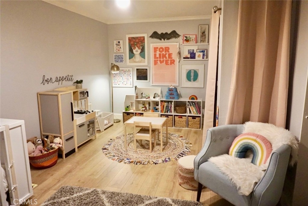 https://media.crmls.org/medias/201aa981-de0a-463b-906c-4d1c1f07cb22.jpg?preset=X-Large