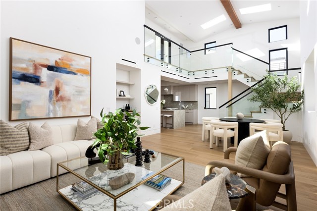 303 1/2 Goldenrod Avenue, Corona del Mar CA: https://media.crmls.org/medias/201acfcd-c62a-4e00-b42d-73797286559e.jpg