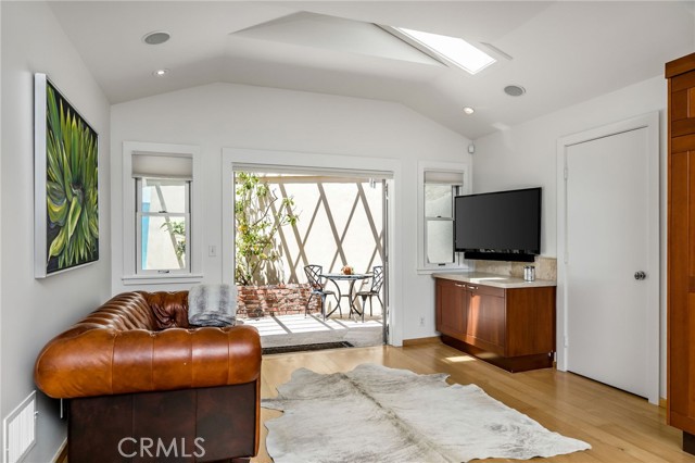 426 Nyes Place, Laguna Beach CA: https://media.crmls.org/medias/201b1de1-65c9-4543-b710-5ec6d3abdd88.jpg