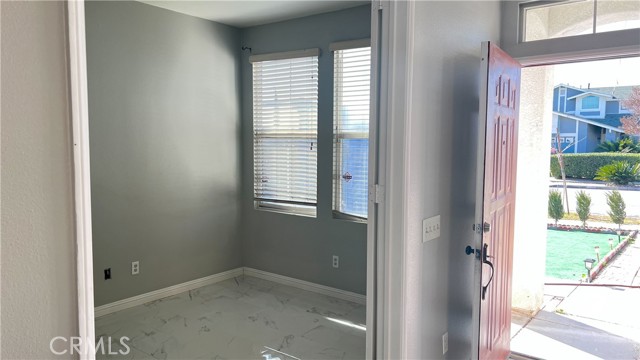 Detail Gallery Image 5 of 33 For 7575 Lime, Fontana,  CA 92336 - 5 Beds | 3 Baths