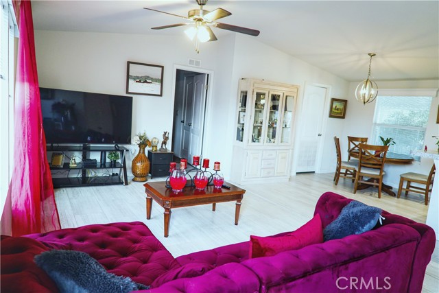 Detail Gallery Image 10 of 34 For 1097 N State St #114,  Hemet,  CA 92543 - 4 Beds | 2 Baths