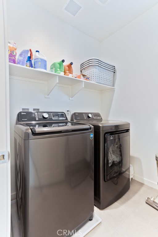 16040 Jamie Lane, Fontana CA: https://media.crmls.org/medias/201d7aaa-afc2-4534-beb6-2ab5adebd087.jpg