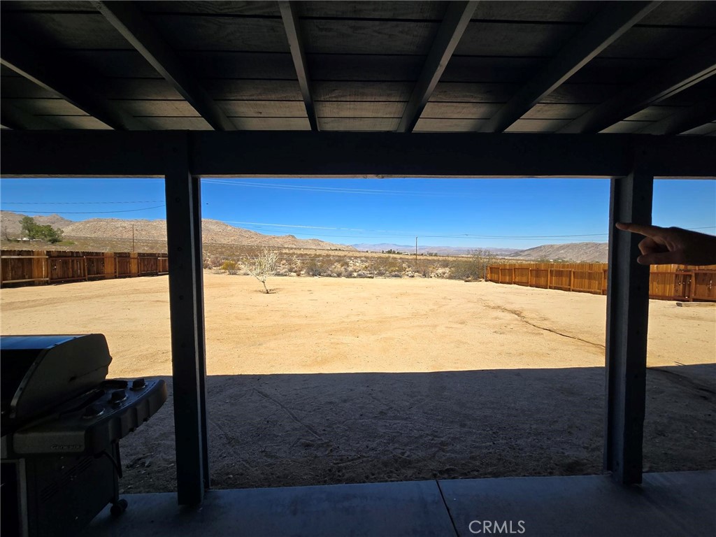 https://media.crmls.org/medias/201e264b-26b8-4be4-9598-a5aa29dc42d0.jpg?preset=X-Large