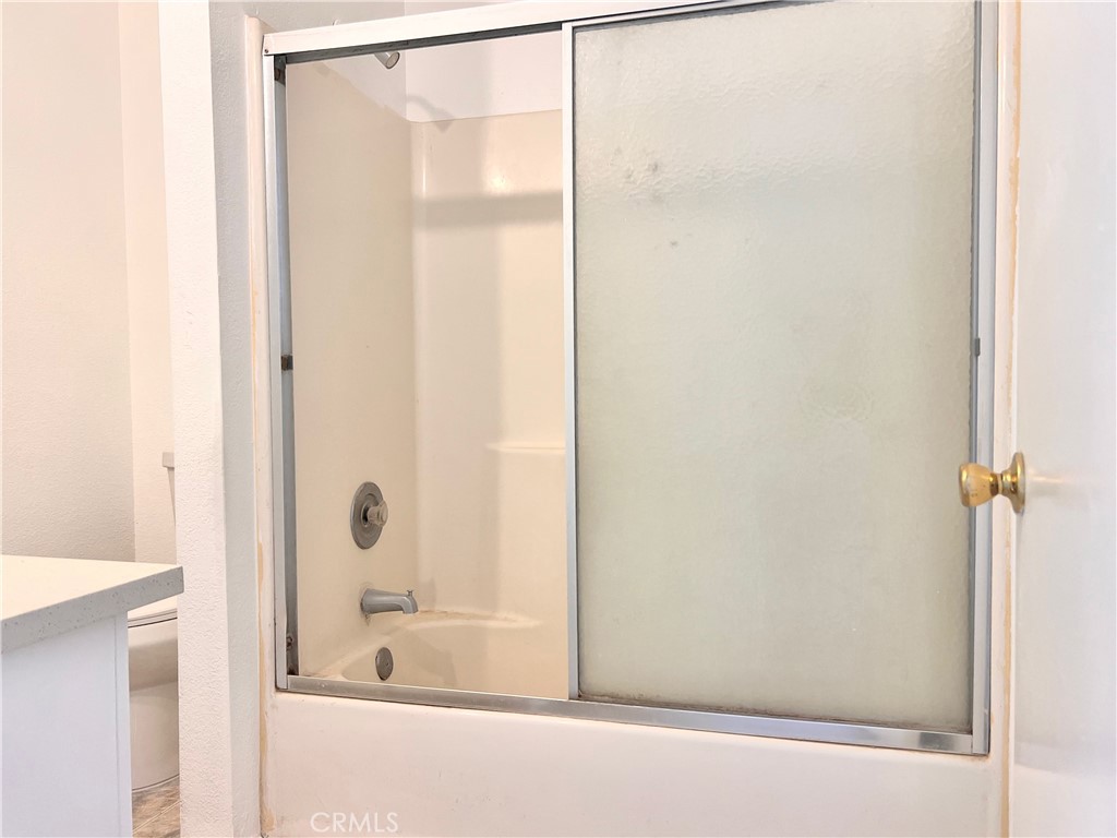 https://media.crmls.org/medias/201e35f0-fa51-437e-b338-87f936d355b6.jpg?preset=X-Large