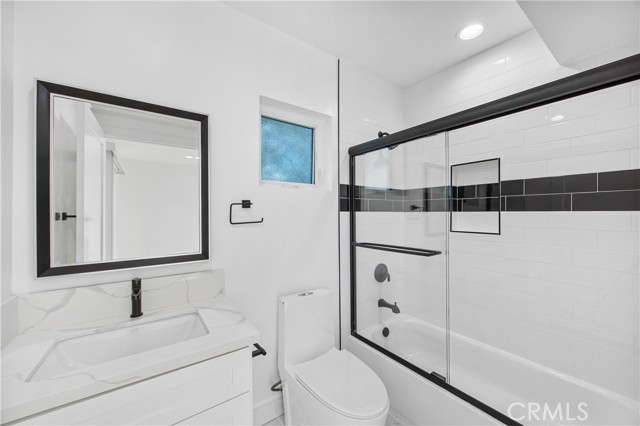 Detail Gallery Image 22 of 33 For 14422 Tiara #1/2,  Van Nuys,  CA 91401 - 5 Beds | 5 Baths