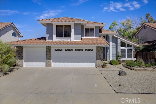 Detail Gallery Image 3 of 29 For 39726 Dover Dr, Palmdale,  CA 93551 - 3 Beds | 2/1 Baths