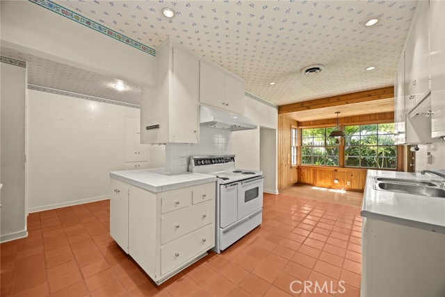 85 S San Rafael Avenue, Pasadena CA: https://media.crmls.org/medias/201edb91-c750-44f2-8dbd-c602332f61fd.jpg