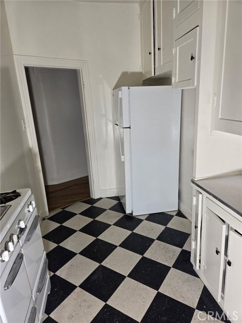 Detail Gallery Image 15 of 27 For 1731 Winona, Hollywood,  CA 90027 - 2 Beds | 1 Baths