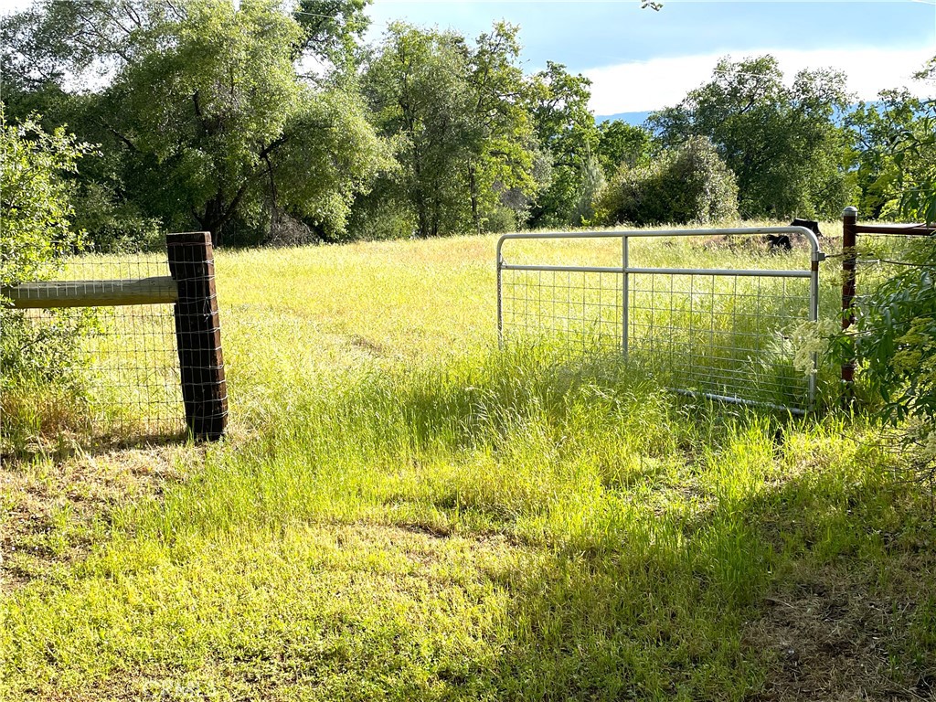 https://media.crmls.org/medias/201f78c0-efdb-45f2-87f7-341391fcb6f7.jpg?preset=X-Large