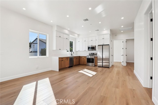 Detail Gallery Image 40 of 51 For 14931 Vose St, Van Nuys,  CA 91405 - 7 Beds | 6/1 Baths