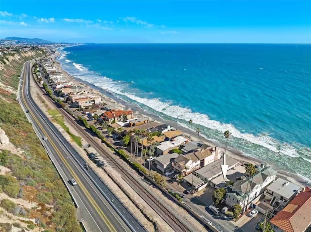 Detail Gallery Image 2 of 42 For 35171 Beach Rd, Dana Point,  CA 92624 - 6 Beds | 4 Baths