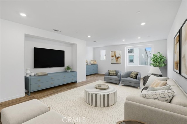 Detail Gallery Image 11 of 47 For 27317 Bear Creek Ln, Valencia,  CA 91381 - 3 Beds | 3/1 Baths