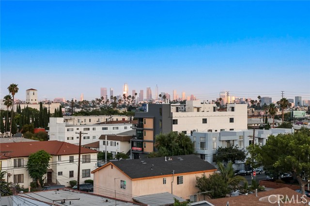 Detail Gallery Image 17 of 19 For 5820 La Mirada Ave #304,  Hollywood,  CA 90038 - 3 Beds | 2 Baths