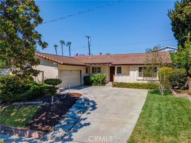 1421 Sierra Vista Drive, La Habra CA: https://media.crmls.org/medias/2021a7f3-25d6-49ba-9fee-c76cb85912cd.jpg