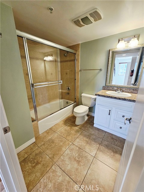 Detail Gallery Image 15 of 32 For 4732 Radford Ave #3,  Valley Village,  CA 91607 - 3 Beds | 3 Baths