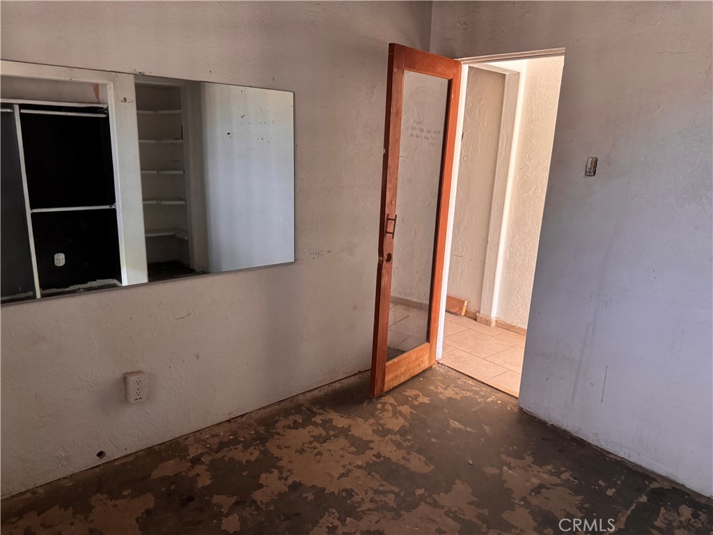 https://media.crmls.org/medias/202230f9-5606-4ce1-abaa-874806e59e3f.jpg?preset=X-Large