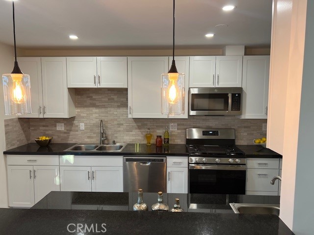 20101 Superior Street, Chatsworth CA: https://media.crmls.org/medias/2022eb59-22e3-4706-ba4e-59b143e4ec3a.jpg