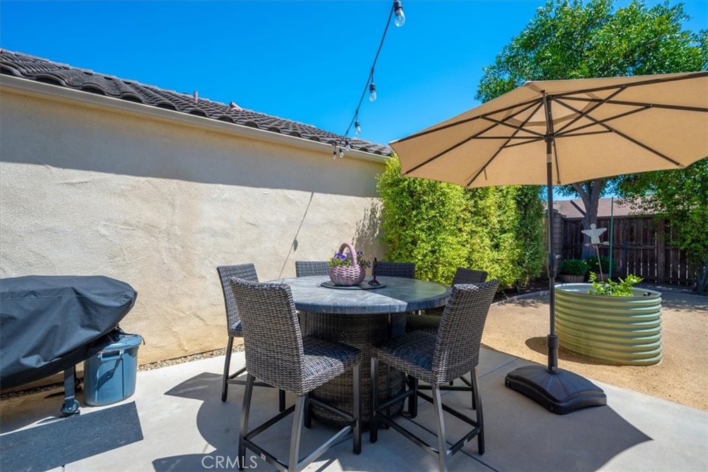 https://media.crmls.org/medias/20234aaa-b6ae-4663-a131-316e0c509f14.jpg?preset=X-Large