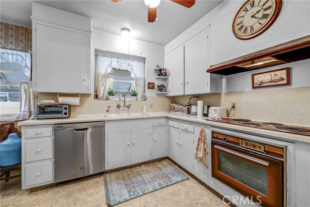 Detail Gallery Image 9 of 22 For 2405 Monte Vista, Pasadena,  CA 91107 - 4 Beds | 2 Baths