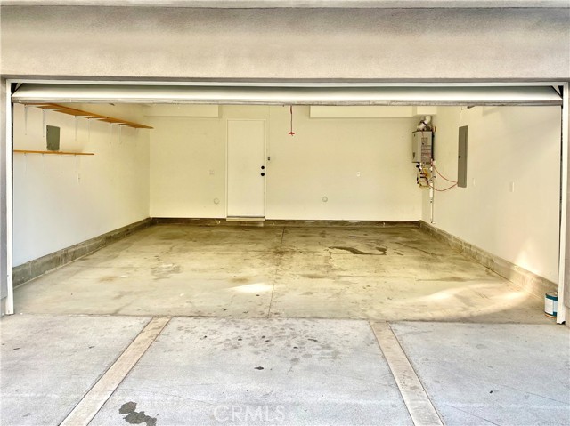 Detail Gallery Image 37 of 38 For 7327 Kester Ave #3,  Van Nuys,  CA 91405 - 4 Beds | 3/1 Baths