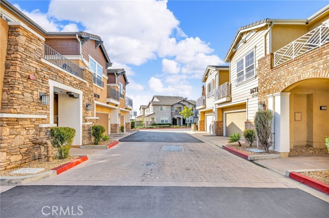 16710 Nicklaus Drive, Sylmar CA: https://media.crmls.org/medias/20244122-747b-4f08-b386-90d7cb110560.jpg