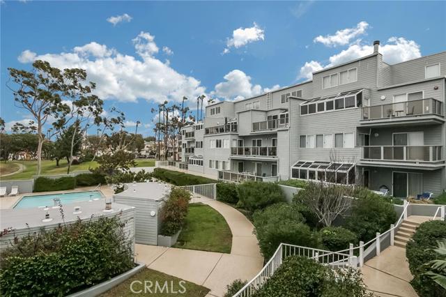 240 The Village, Redondo Beach, California 90277, 1 Bedroom Bedrooms, ,1 BathroomBathrooms,Residential,Sold,The Village,SB16004874