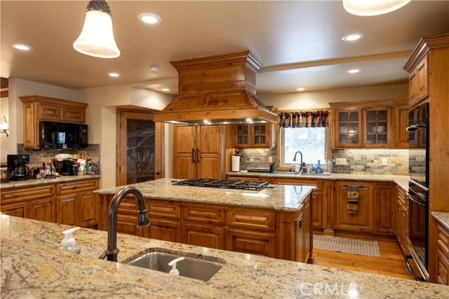 Detail Gallery Image 25 of 50 For 42028 Sky View, Big Bear Lake,  CA 92315 - 7 Beds | 5/1 Baths