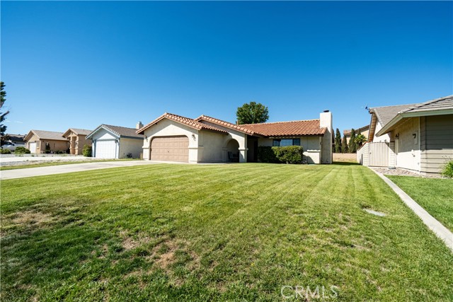 Detail Gallery Image 4 of 44 For 13580 Driftwood Dr, Victorville,  CA 92395 - 3 Beds | 2 Baths