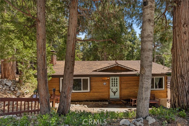 Detail Gallery Image 1 of 25 For 31153 All View Dr, Running Springs,  CA 92382 - 3 Beds | 2 Baths