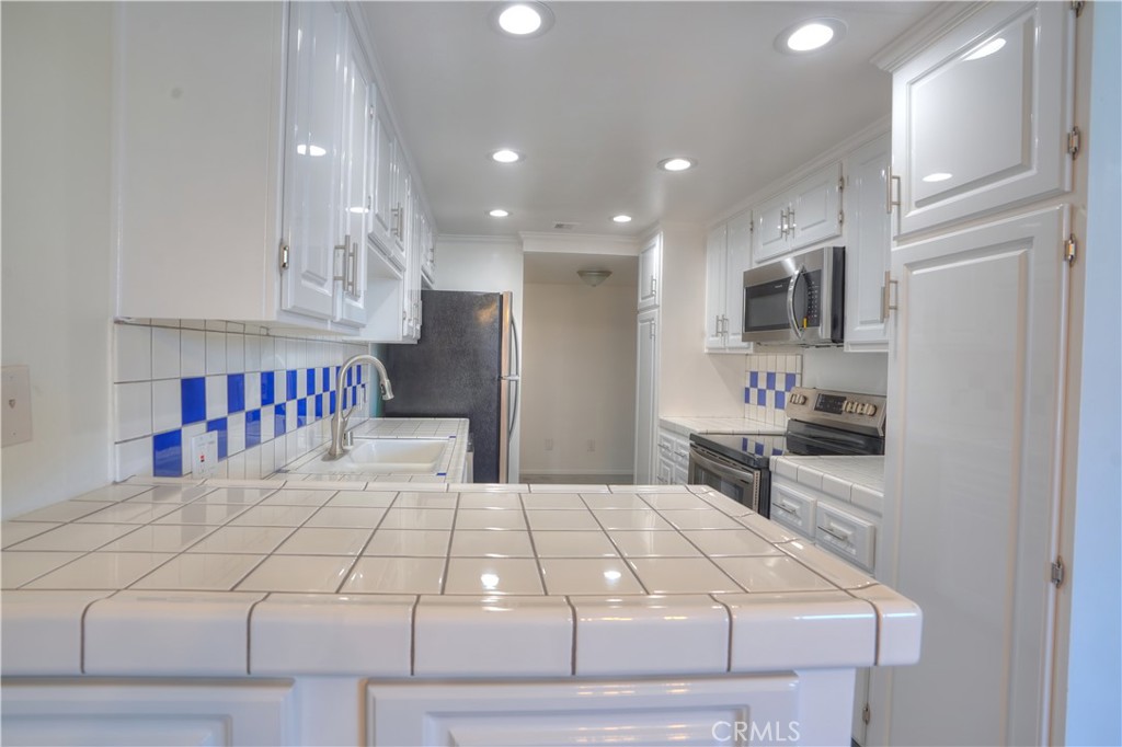 MLS #OC25238308 image #10